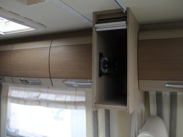 Bürstner BUT569 Nexxo T569 | Vast Bed | Kleine Camper| Elektrische Trap| Douche|